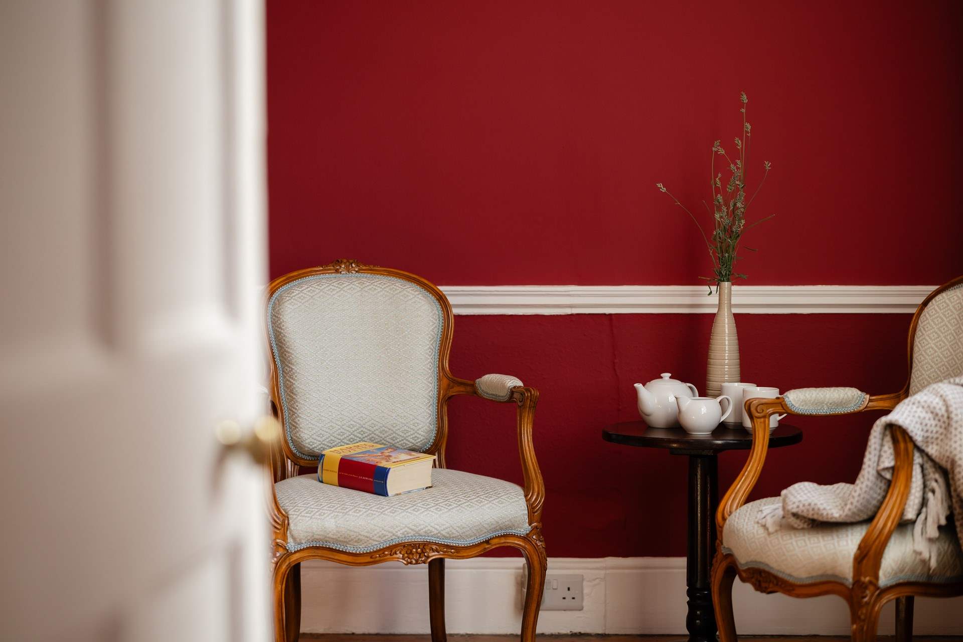 Take tea at any time of day, can you spot the Harry Potter book?