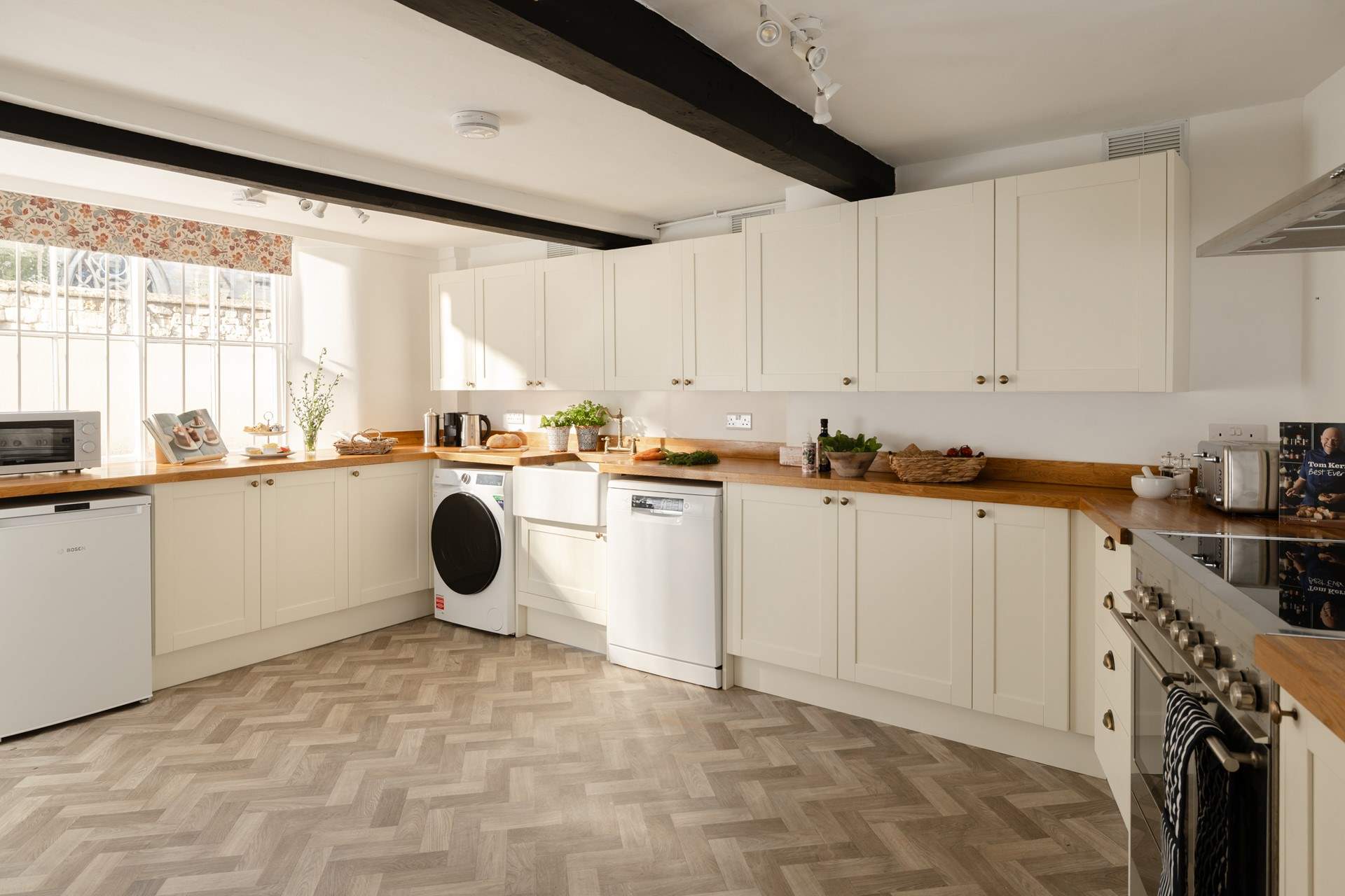 The kitchen has a super large range cooker for creating memorable meals.