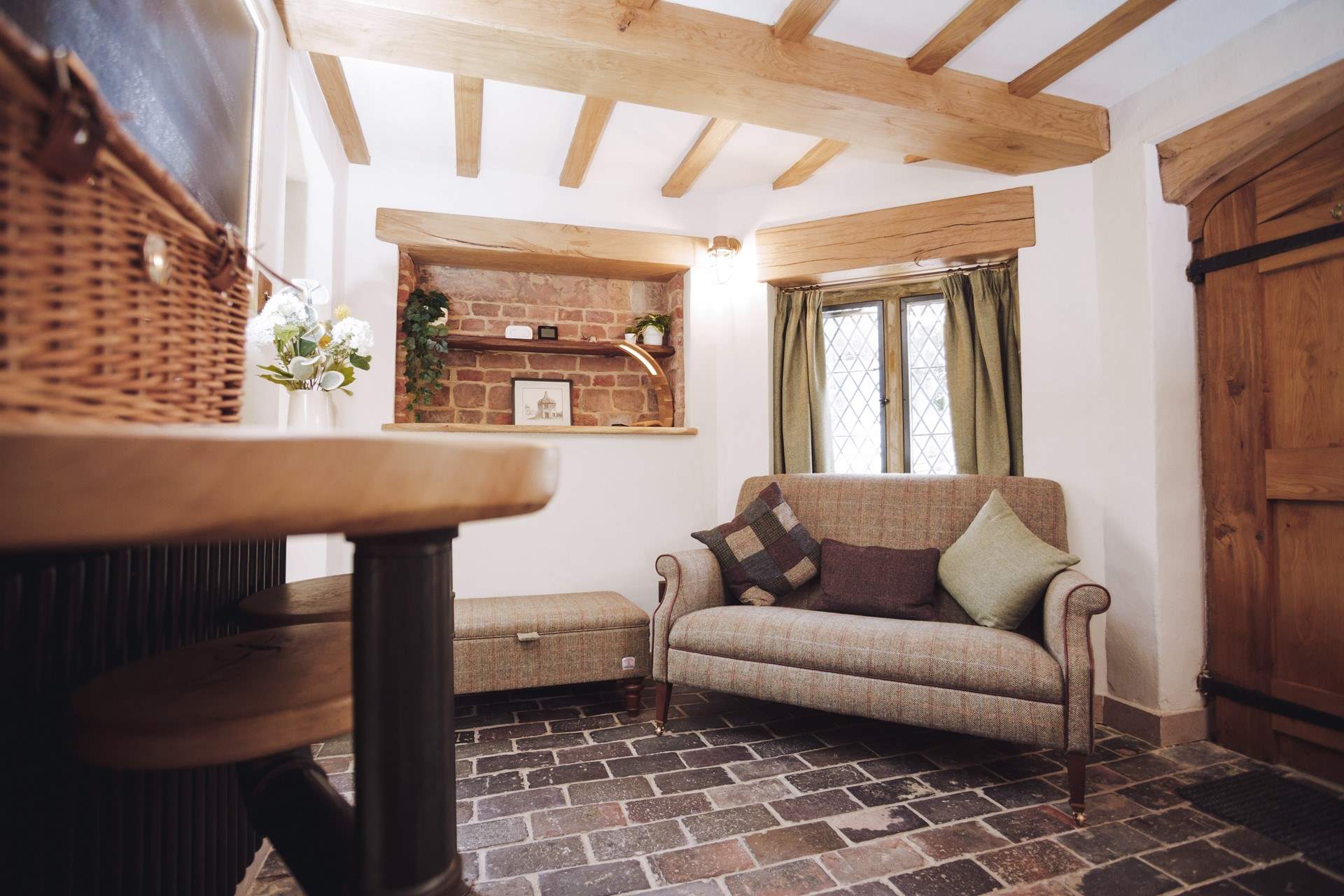 As night falls, cosy up on the sofa and watch as the evening light dances through the windows. 