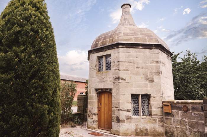 Bottle Lodge is a Grade II Listed, lovingly restored 1807 Bottle Lodge for two in Staffordshire.