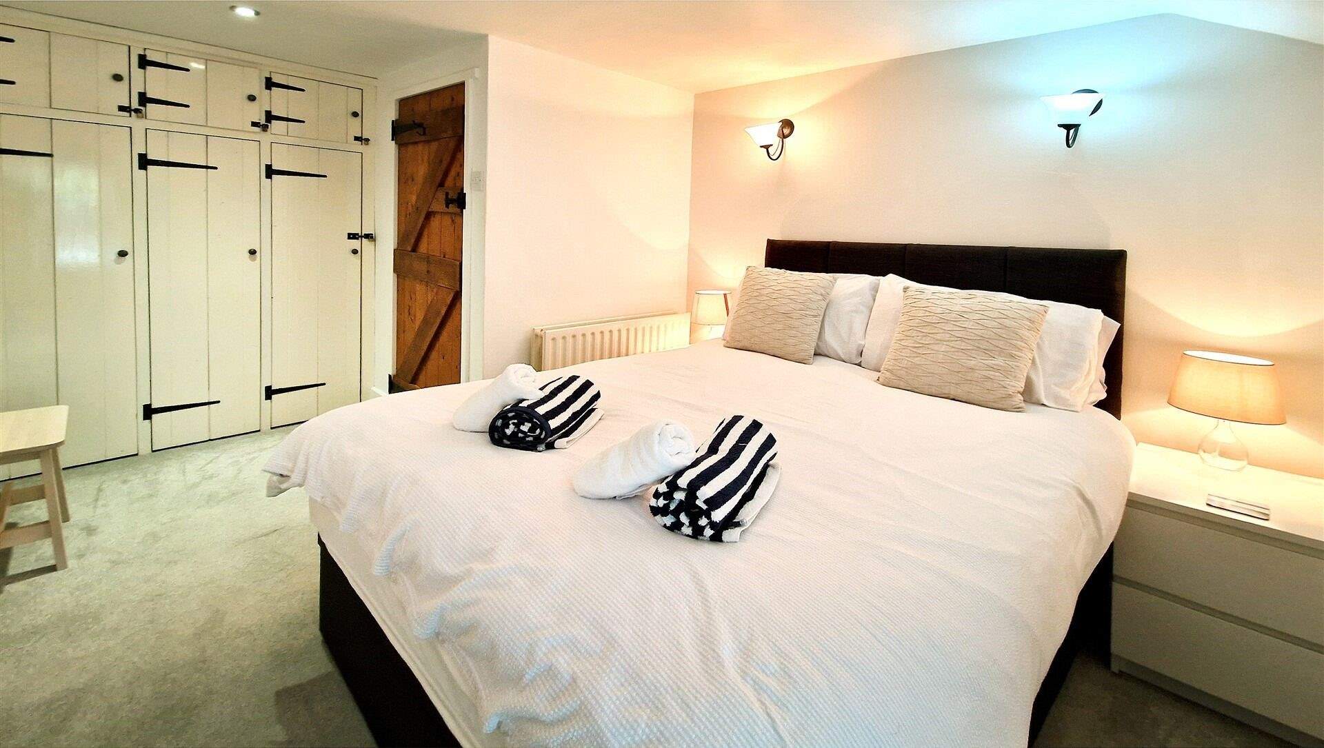 There are two double bedrooms and a twin room to choose from.