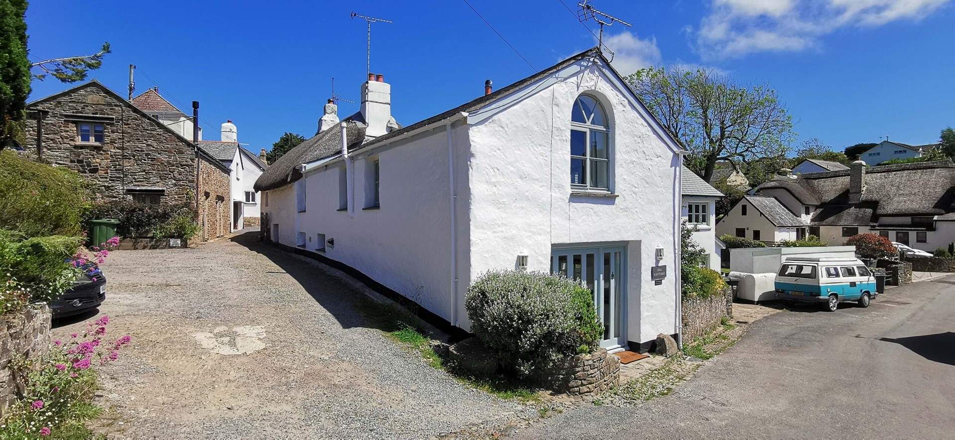 Box Cottage can be found in the centre of the pretty village of Georgeham.