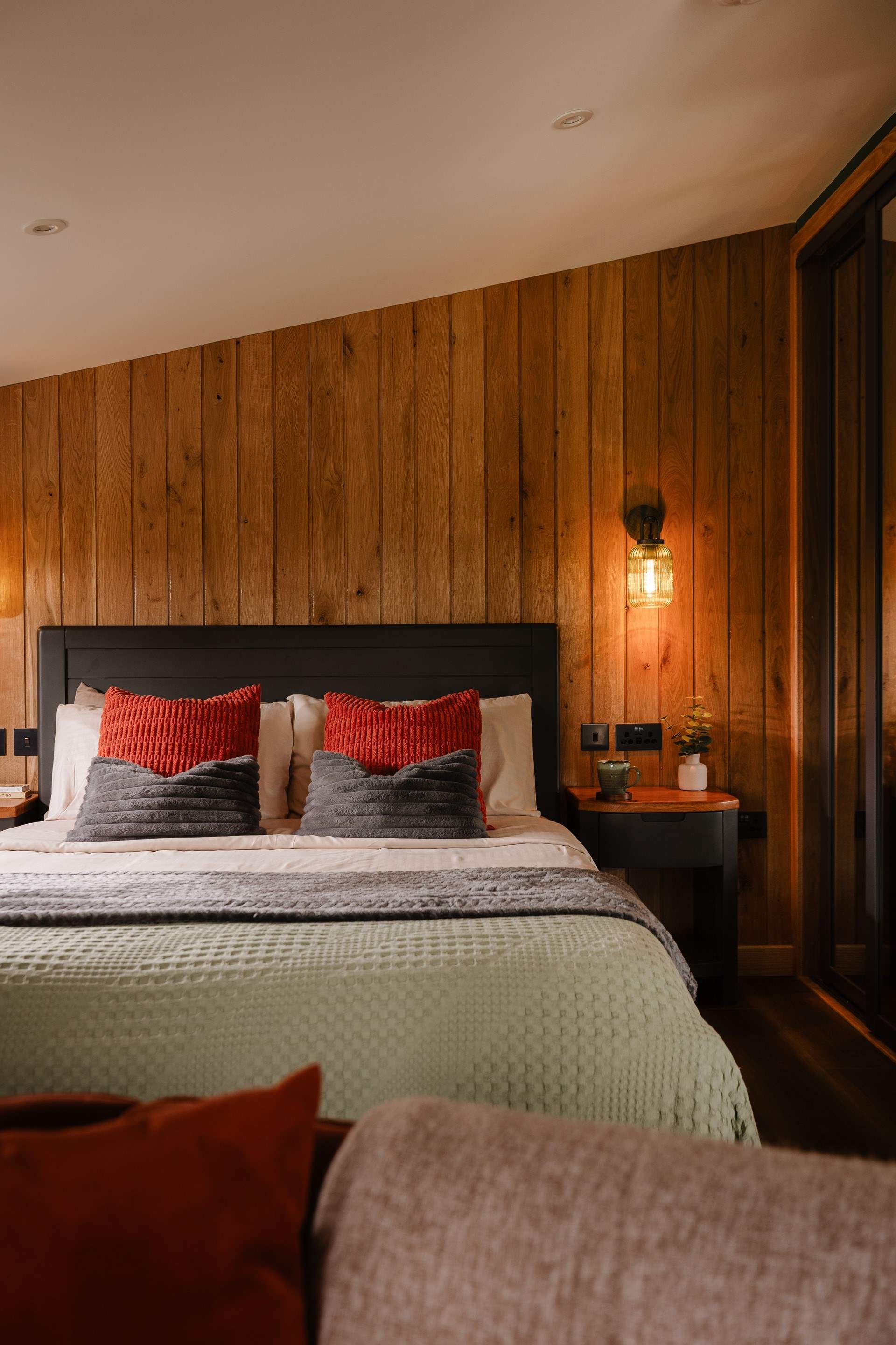 Enjoy leisurely lie-ins, wrapped in nature. 