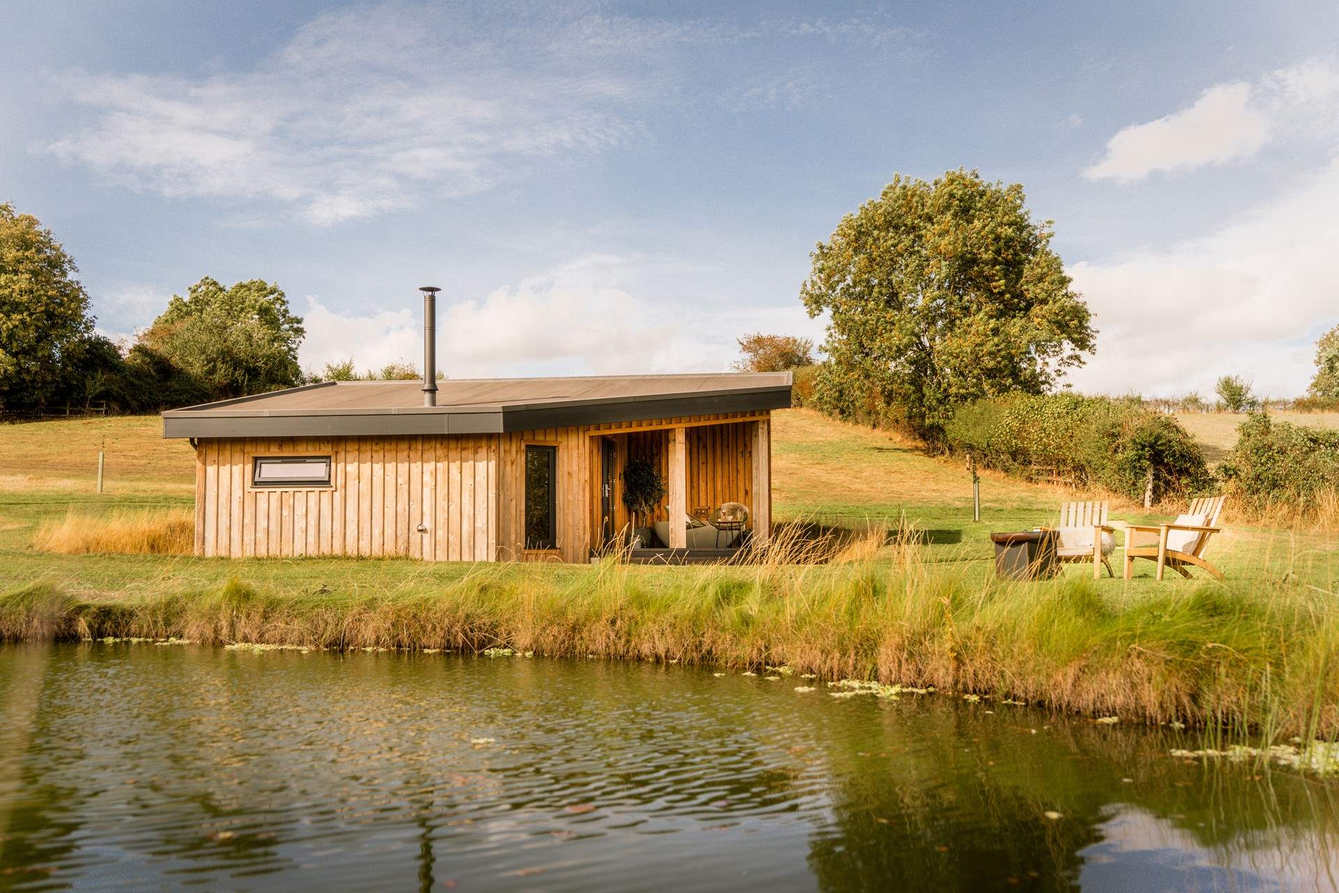Ruska - Cabin in the Forest of Dean with an outdoor bath: With a wood-burner, fire pit and beautiful stone outdoor bath for two, Ruska is a luxury hideaway for peaceful mornings, countryside adventures and cosy nights beneath the stars for an utterly romantic stay. 