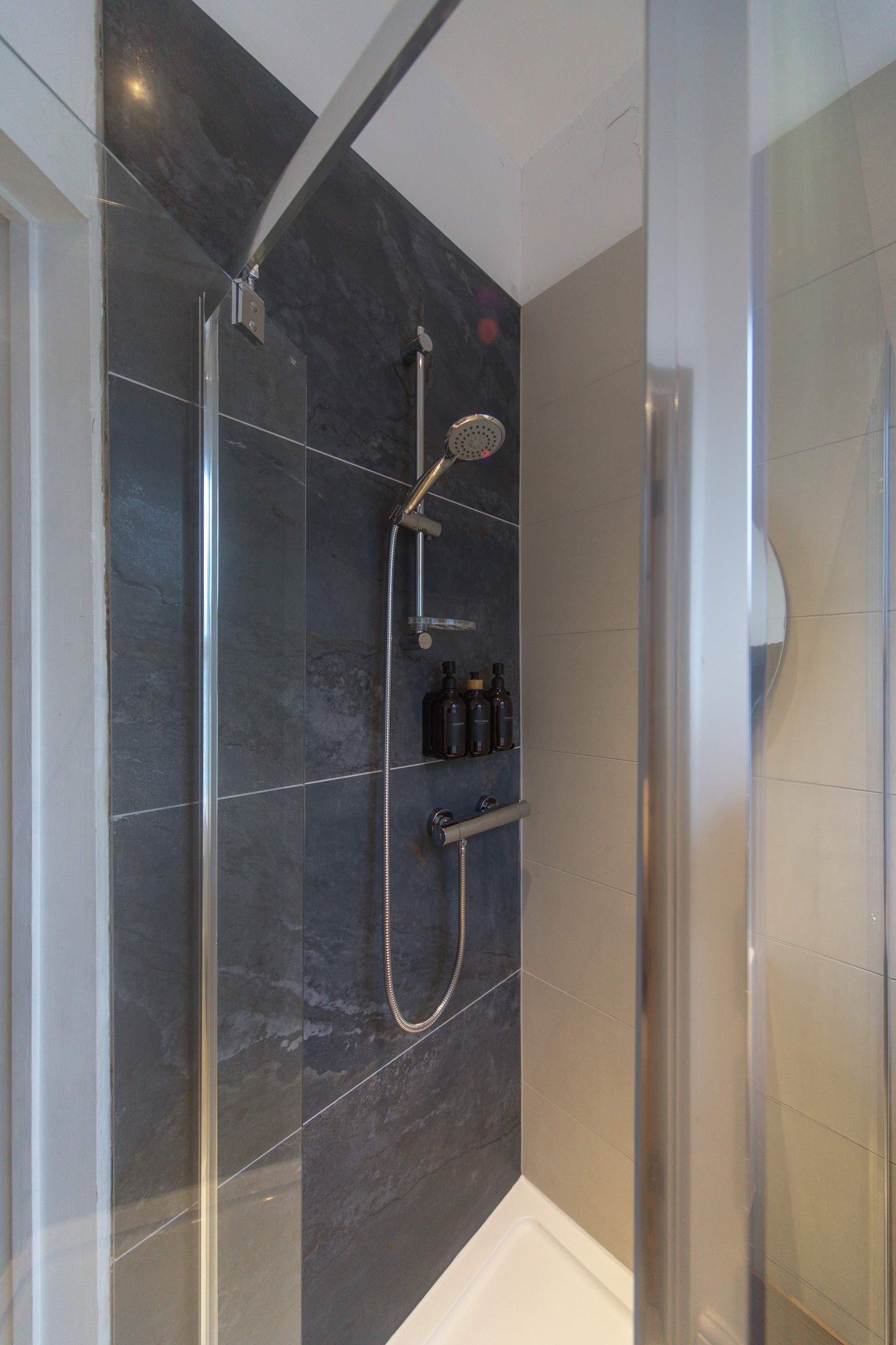 The en suite shower.