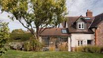 Welcome to the lovely Elm Cottage. Just over a mile from the north Somerset coast this spacious and stylish three bedroom property will be perfect for groups and couples alike (and of course your four-legged friends). 