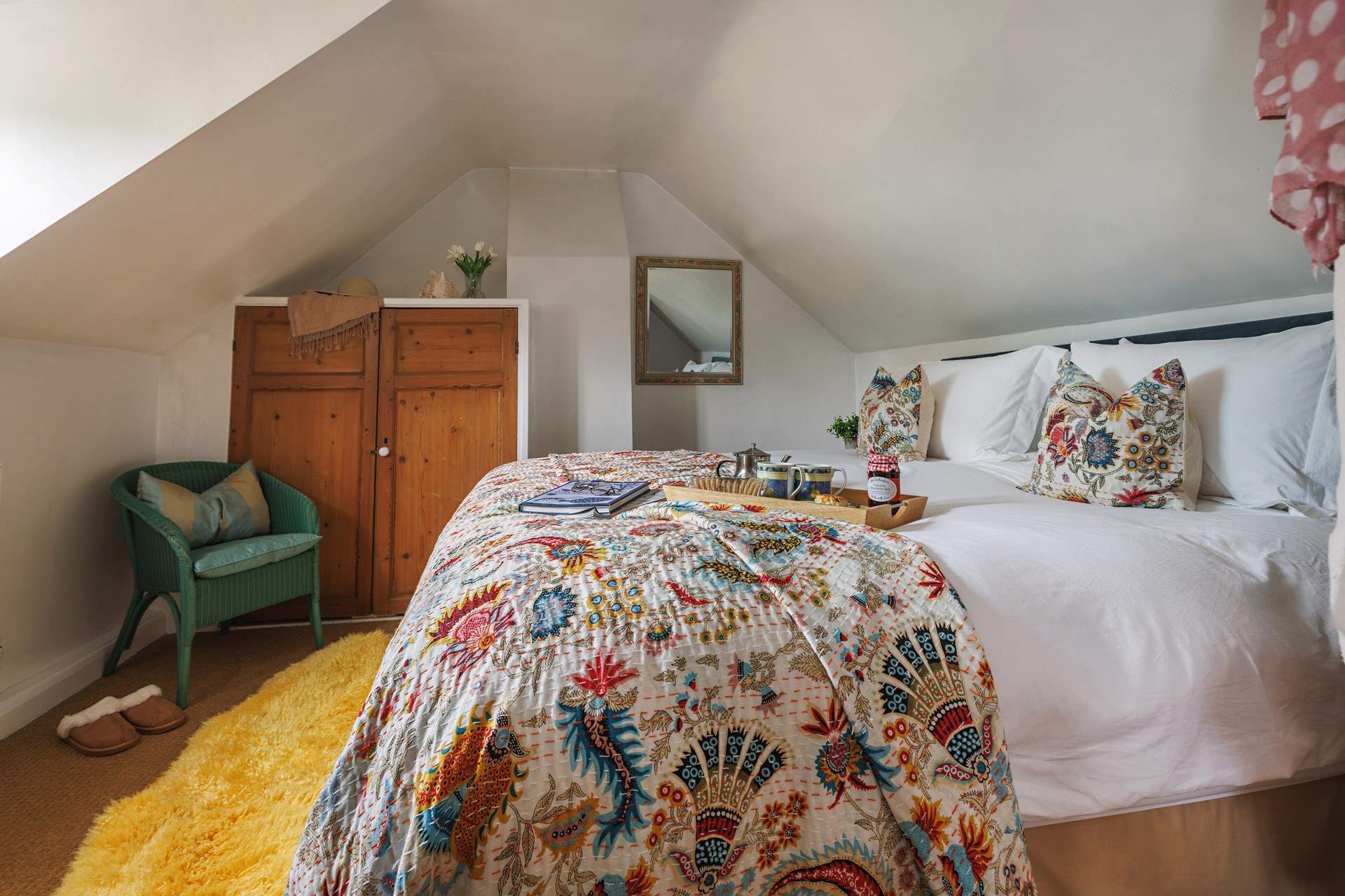 Peaceful sleeps in this super-king bed.