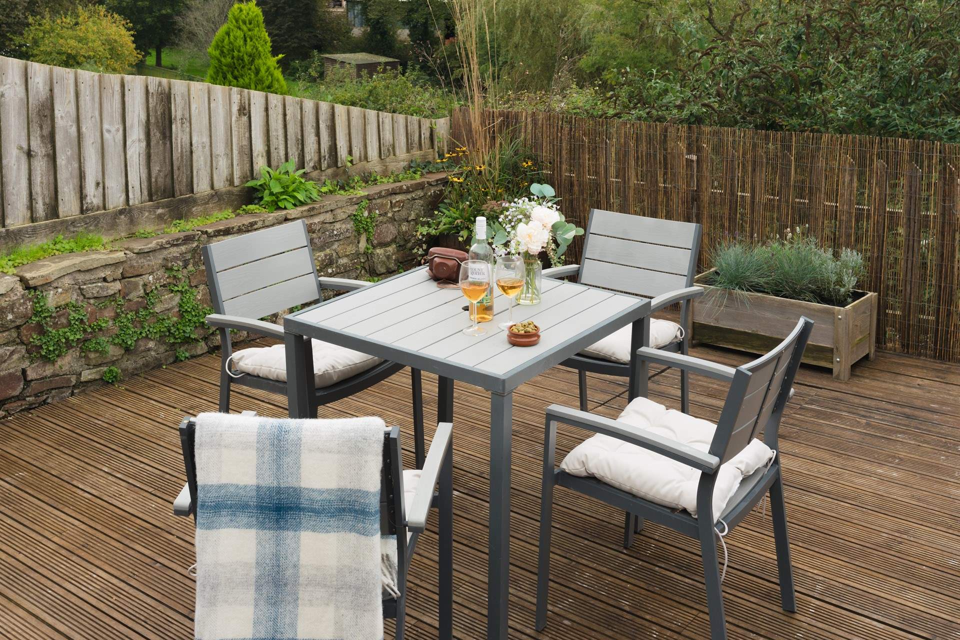 A table to relax and enjoy slower days and those summer evenings.