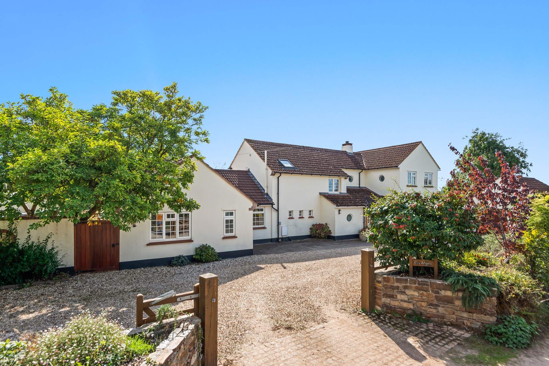 Welcome to Wychbury. This superb house offers grandeur and privacy.