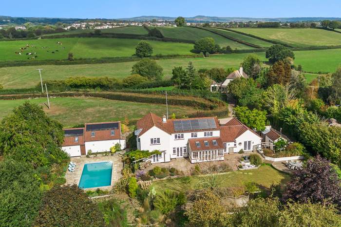 Wychbury is a 4 bedroom, dog friendly holiday cottage near Sidmouth, South Devon.
