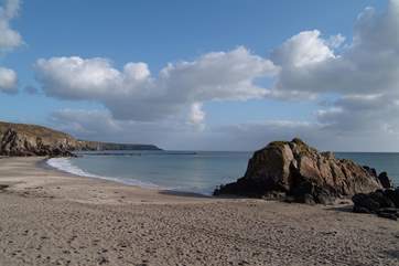 The family-friendly beach at Kennack Sands is a short drive away.