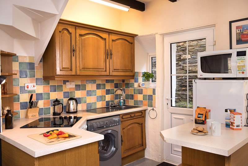 The small kitchen has all that you need, but with so many choices of places to eat in Boscastle, why tie yourself to the stove- you are holiday after all!