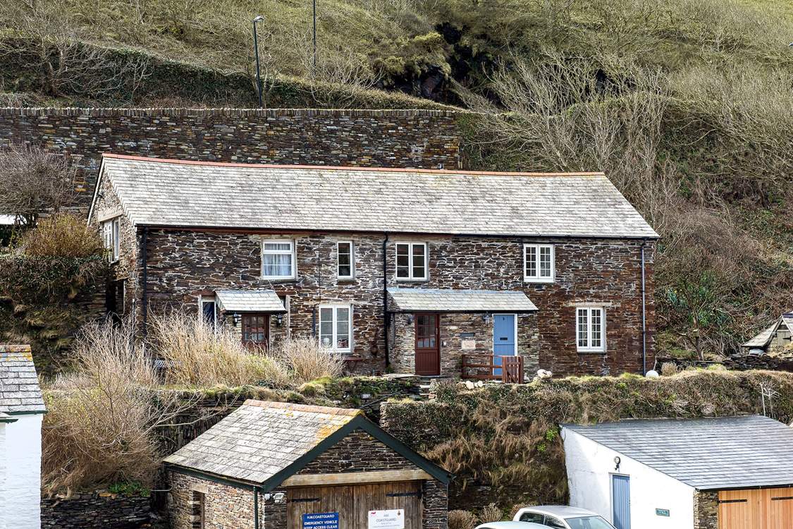 The Shippen is the middle of the three cottages and has parking in front of the white garage. The parking is not suitable for SUVs, 4x4s or Estate cars.