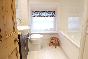 The gorgeous bathroom.
