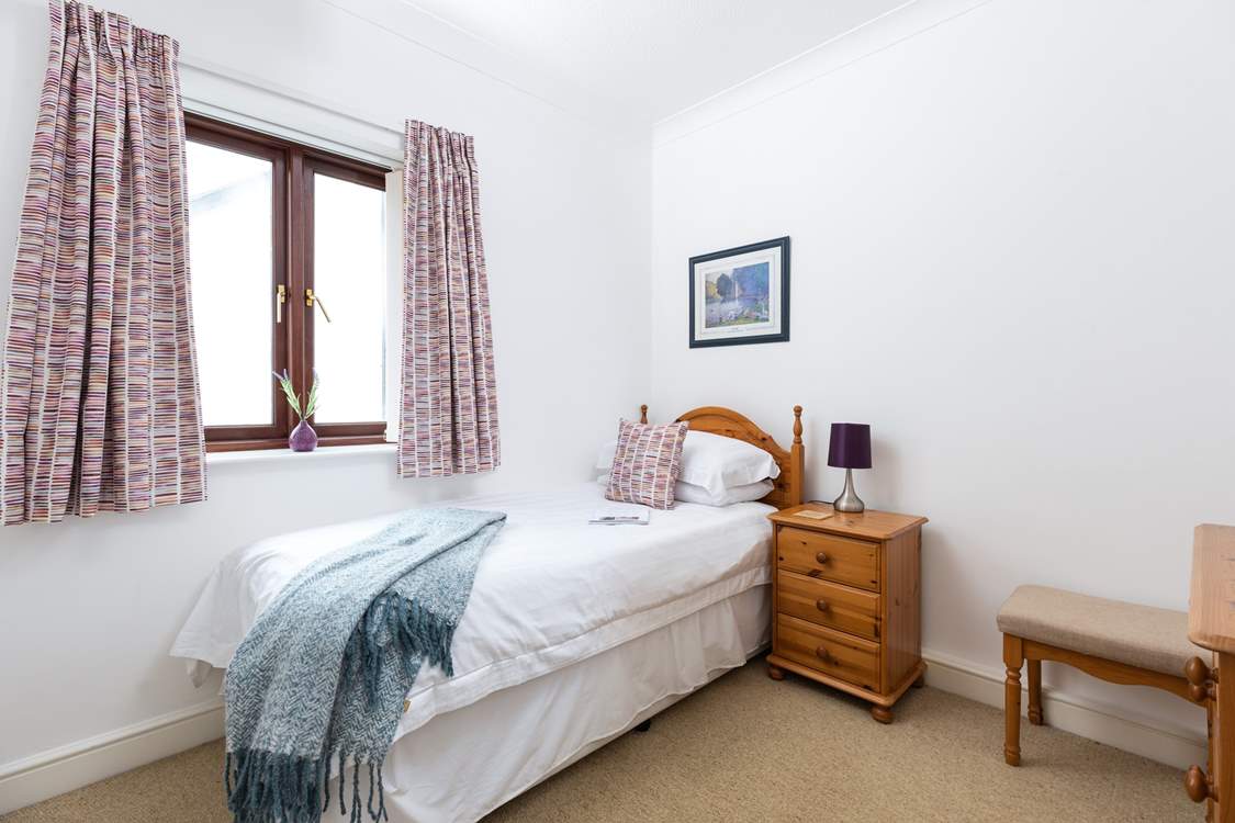 The spacious singe bedroom.