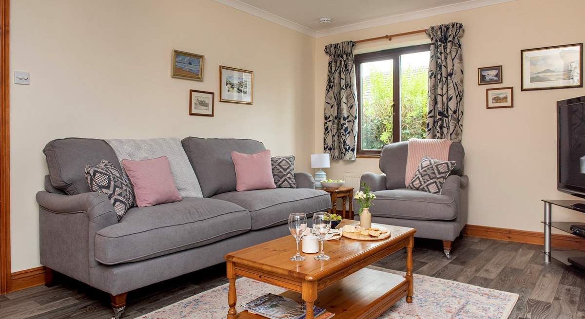 The comfy sitting-room has some lovely artwork of coastal scenes and places in Cornwall.