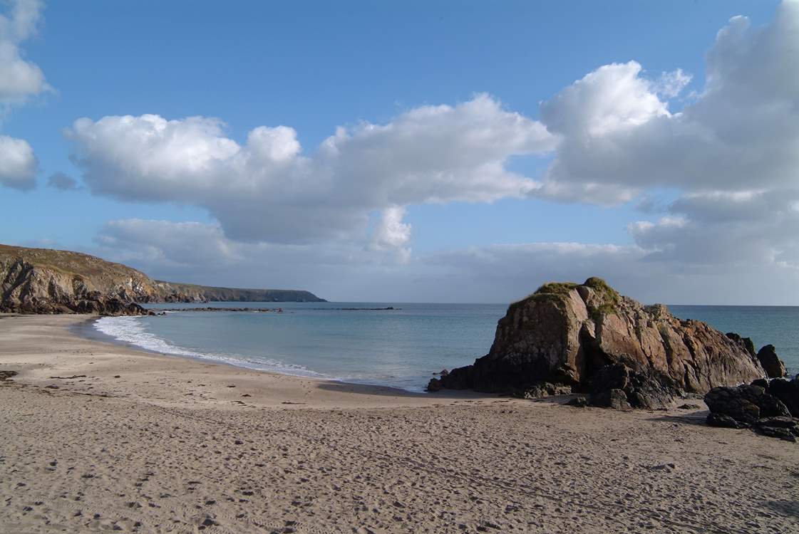The family friendly beach at Kennack Sands is a short drive away.