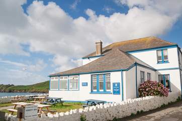 The Paris offers good food, great local hospitality and a fun quiz night once a week.