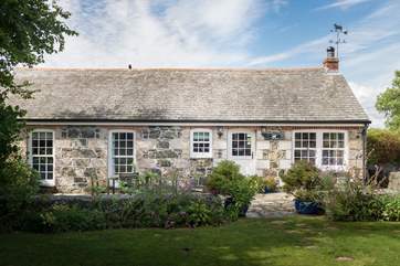 The garden and pots around the cottage are full of colour for most of the year.