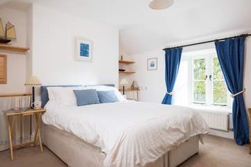 The double bedroom is just across the landing. (Bedroom 2).