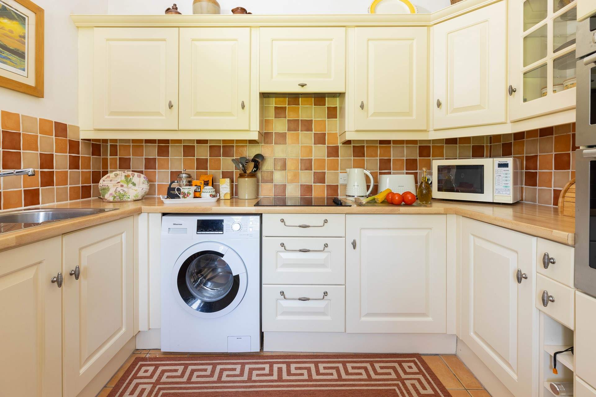 Prepare a holiday picnic or an evening meal in the delightful kitchen. 