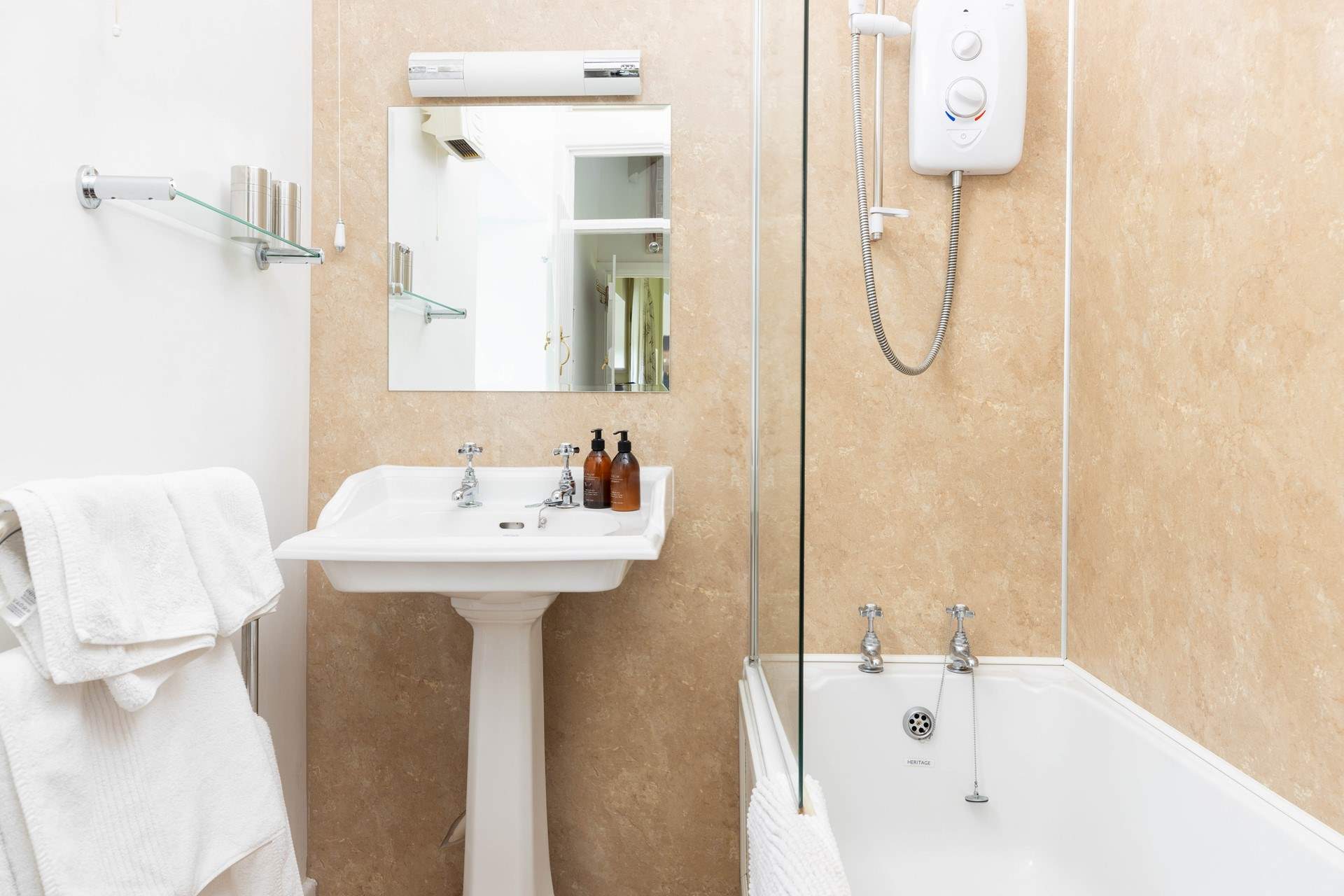 The stylish bathroom.