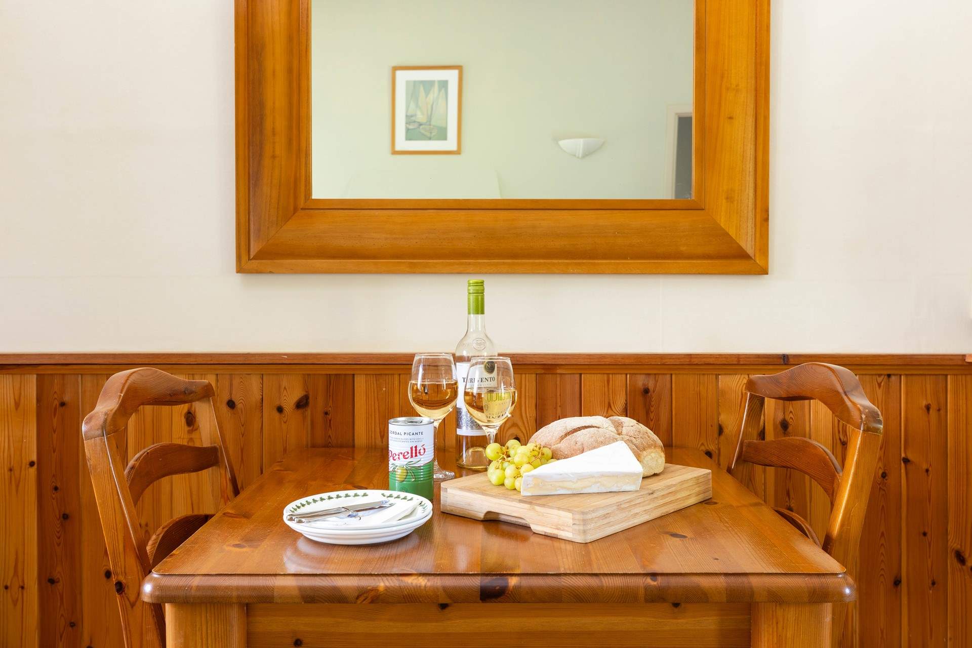 A cosy dining-space just for two.