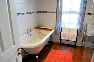 A nice deep bath for soaking in after a day exploring.