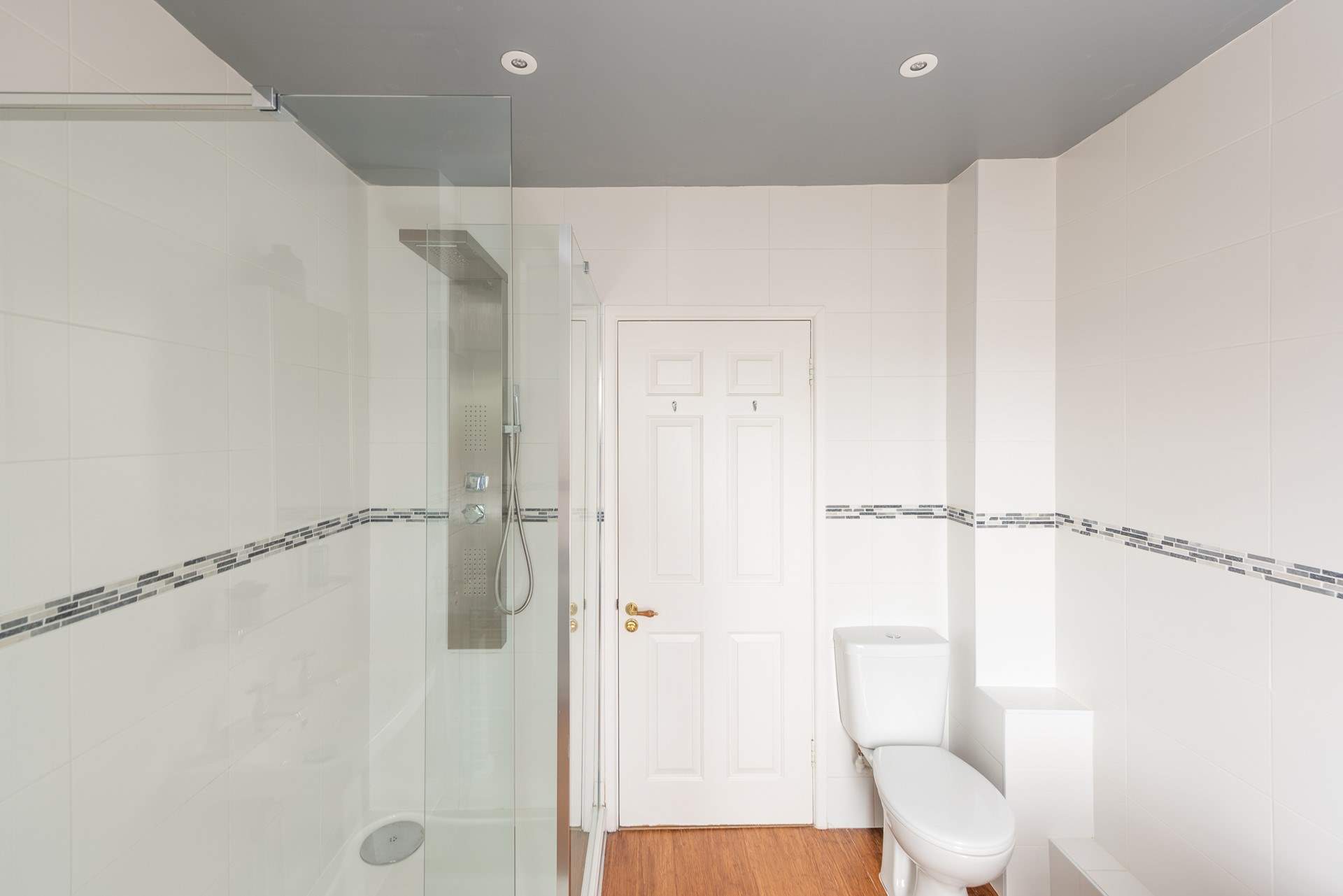 The super shower-room on the first floor.