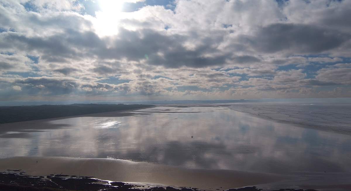 Saunton Sands is nearby - a vast expanse of sand to enjoy!