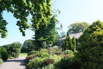 The approach to Polwrath Granary with the pool-room behind the cottage and the Owners' house to the right.