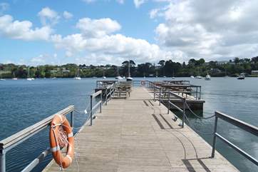 The pontoon at the Pandora Inn is a great spot for meals with tables set at the far end (children have lots of fun crabbing from the pontoon too!).