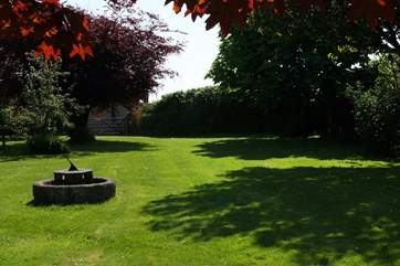 Large areas of lawn and gardens are exclusively for guests' use.
