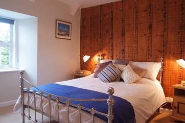 The second double bedroom on the first floor has a comfortable king-size bed, en-suite shower-room and overlooks the lovely garden (Bedroom 4).