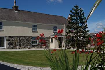 Tretharrup is a traditional Cornish farmhouse, attached,but private from the Owners cottage next door.