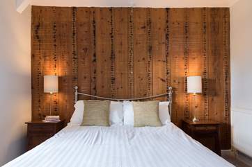 Wow, what a feature in this bedroom.