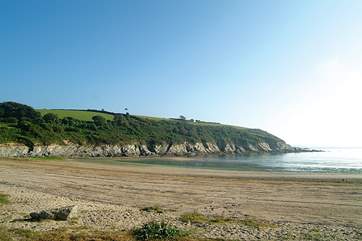 Maenporth beach has sand and rock pools.