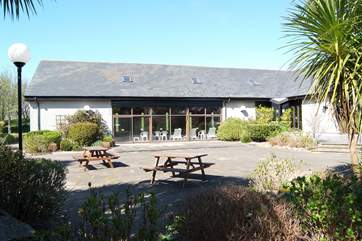 Looking back from the barbecue-area towards the Leisure Centre.