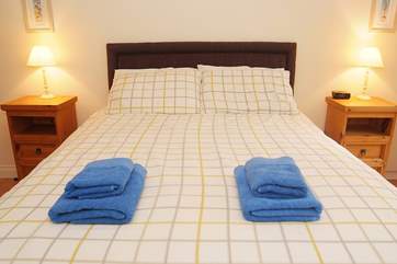 Bedroom 1 has a 5' double bed.