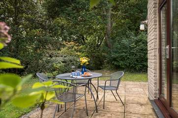 Enjoy breakfast in the garden.