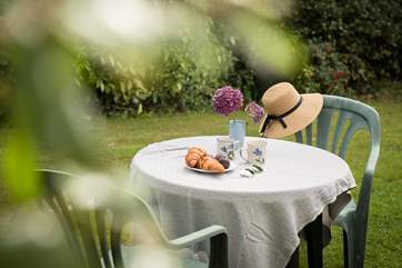 Enjoy breakfast listening to the morning chorus.