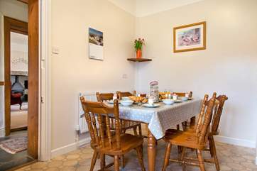 Enjoy relaxed meals in the kitchen/ breakfast room