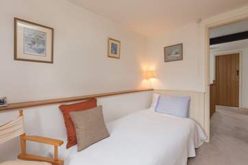 Finally, this is the single bedroom, next to the master bedroom.