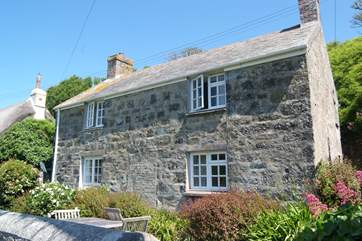 This pretty detached cottage sits in one of the best positions in Cadgwith overlooking the cove.