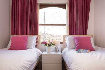 The twin bedroom (Bedrooom 2).