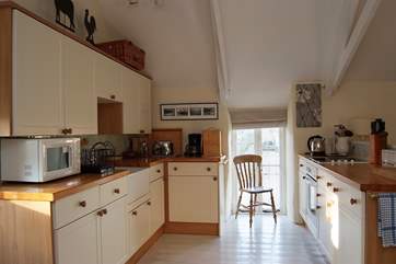 The well-equipped kitchen.