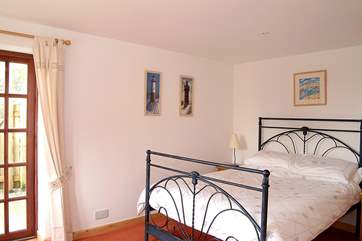 Bedroom 1 (ground floor) has a double bed and en suite shower-room.