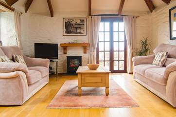 The open plan living space on the first floor opens directy onto the deck (please note there are new sofas).