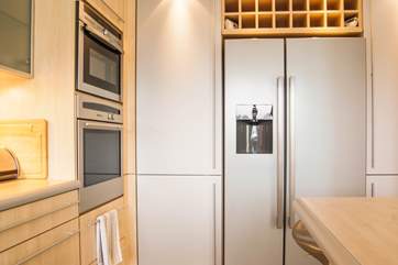 The kitchen has brushed stainless steel and aluminium appliances.