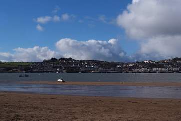 This is the little fishing village of Appledore, facing Instow across the Torridge Estuary.